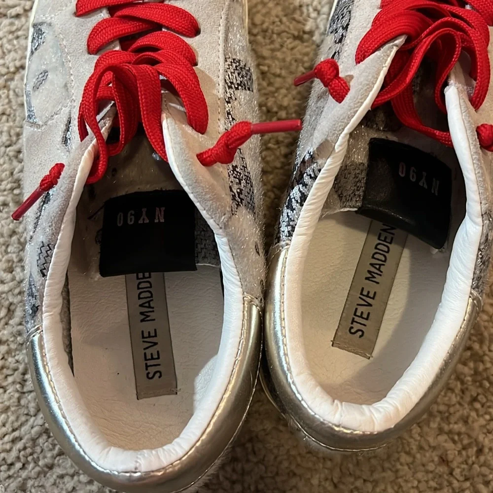 Steve Madden Philosophy Star Sneakers Size 7.5